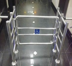 Fechamento em aço inox ou vidro (metro Linear).